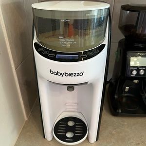 Baby Breeza Formula Dispenser